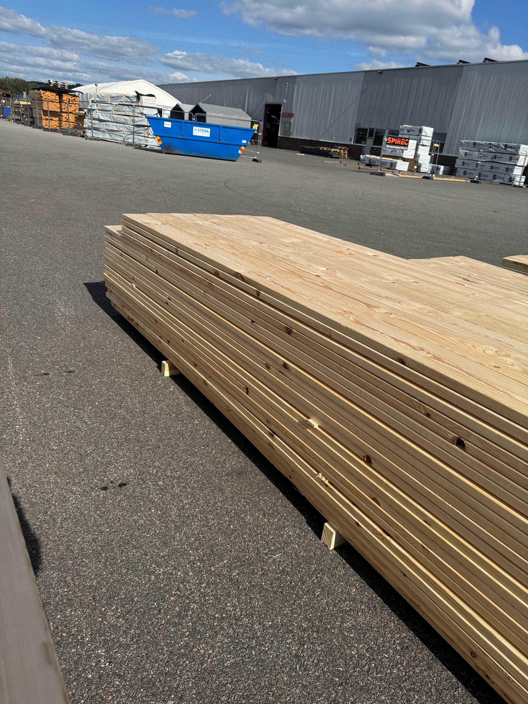 Paket Hyvlad 28x145 – 160st – 3.90–4.20 m – ANDRASORTERING