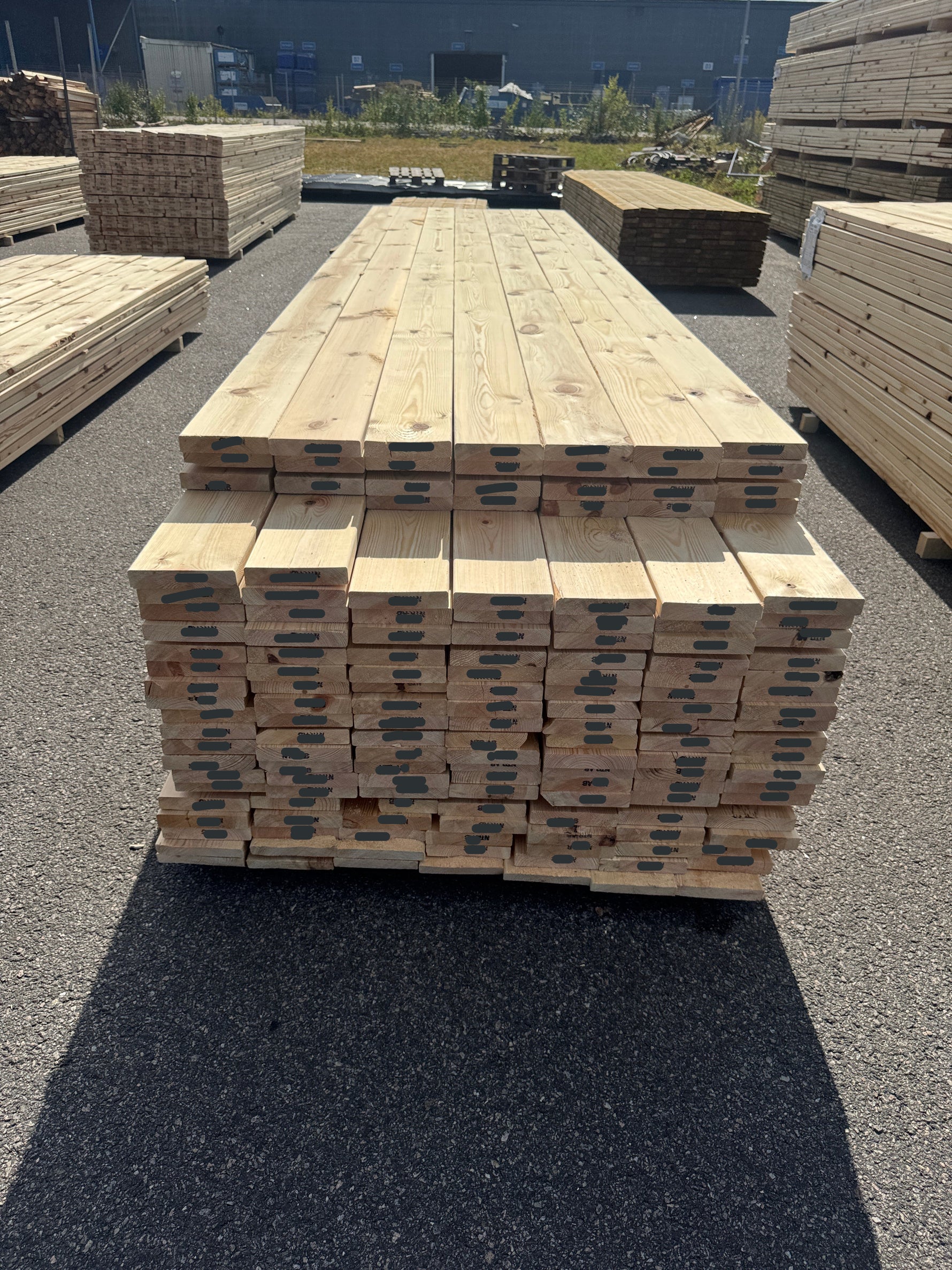 Paket Hyvlad 28x145 – 160st – 3.90–4.20 m – ANDRASORTERING