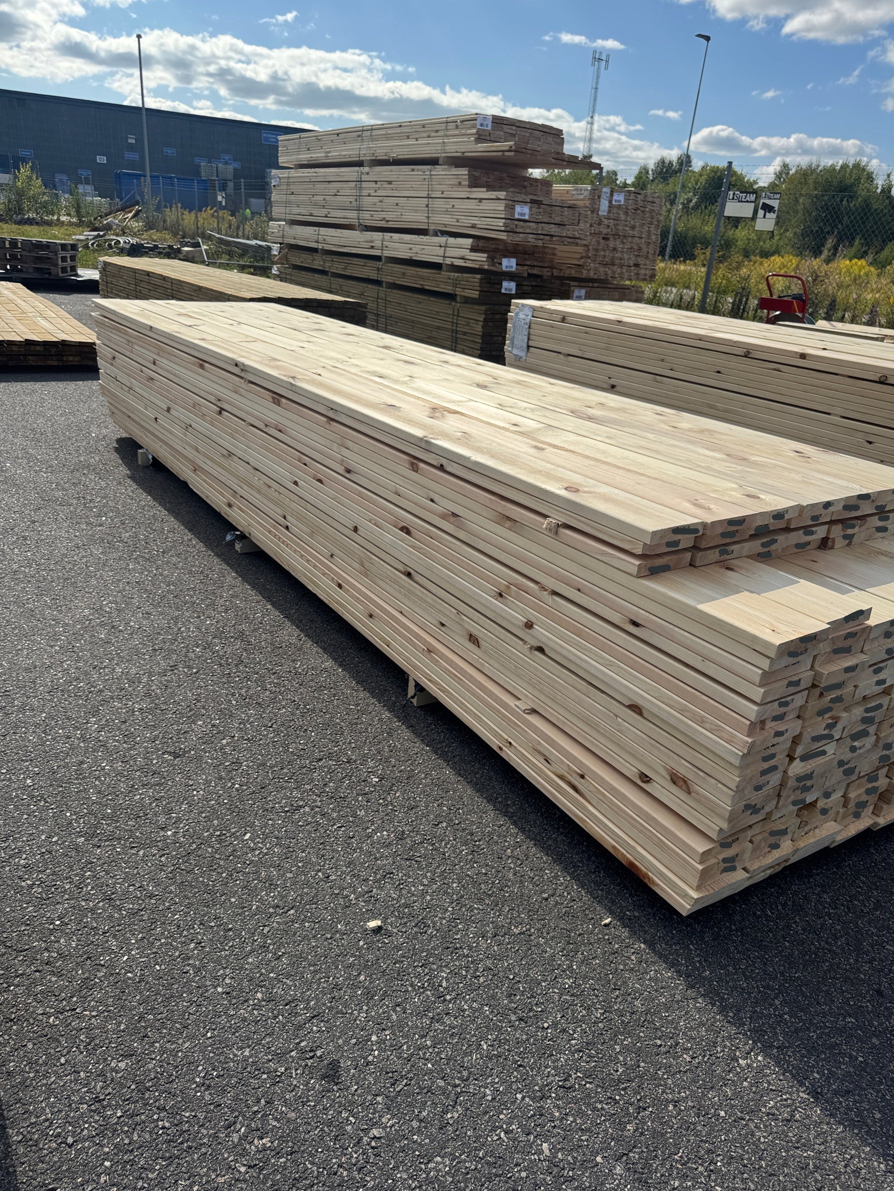 Paket Hyvlad 28x145 – 160st – 3.90–4.20 m – ANDRASORTERING