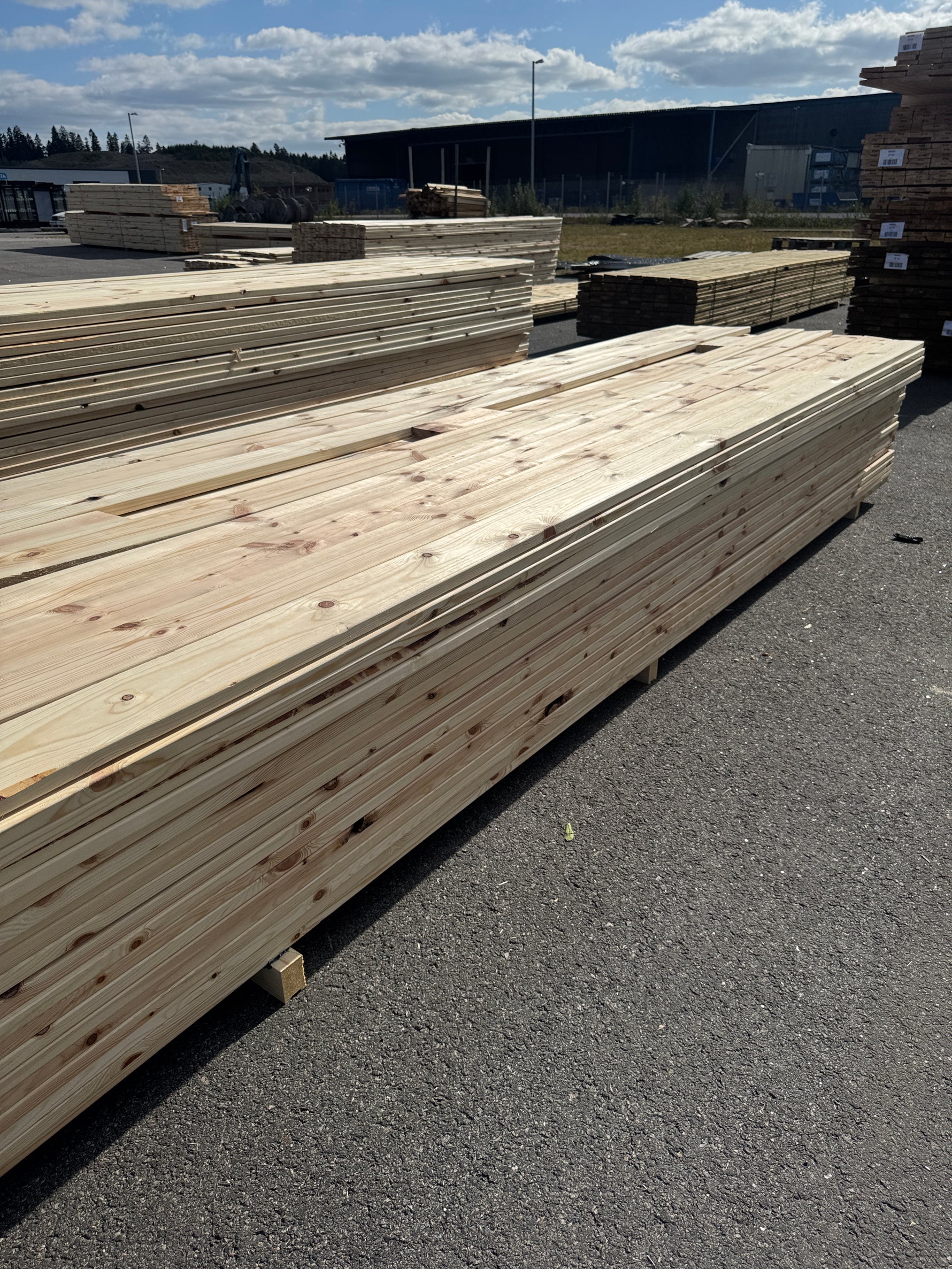 Paket Hyvlad 28x120 – 179st – 3.60–4.20 m – ANDRASORTERING
