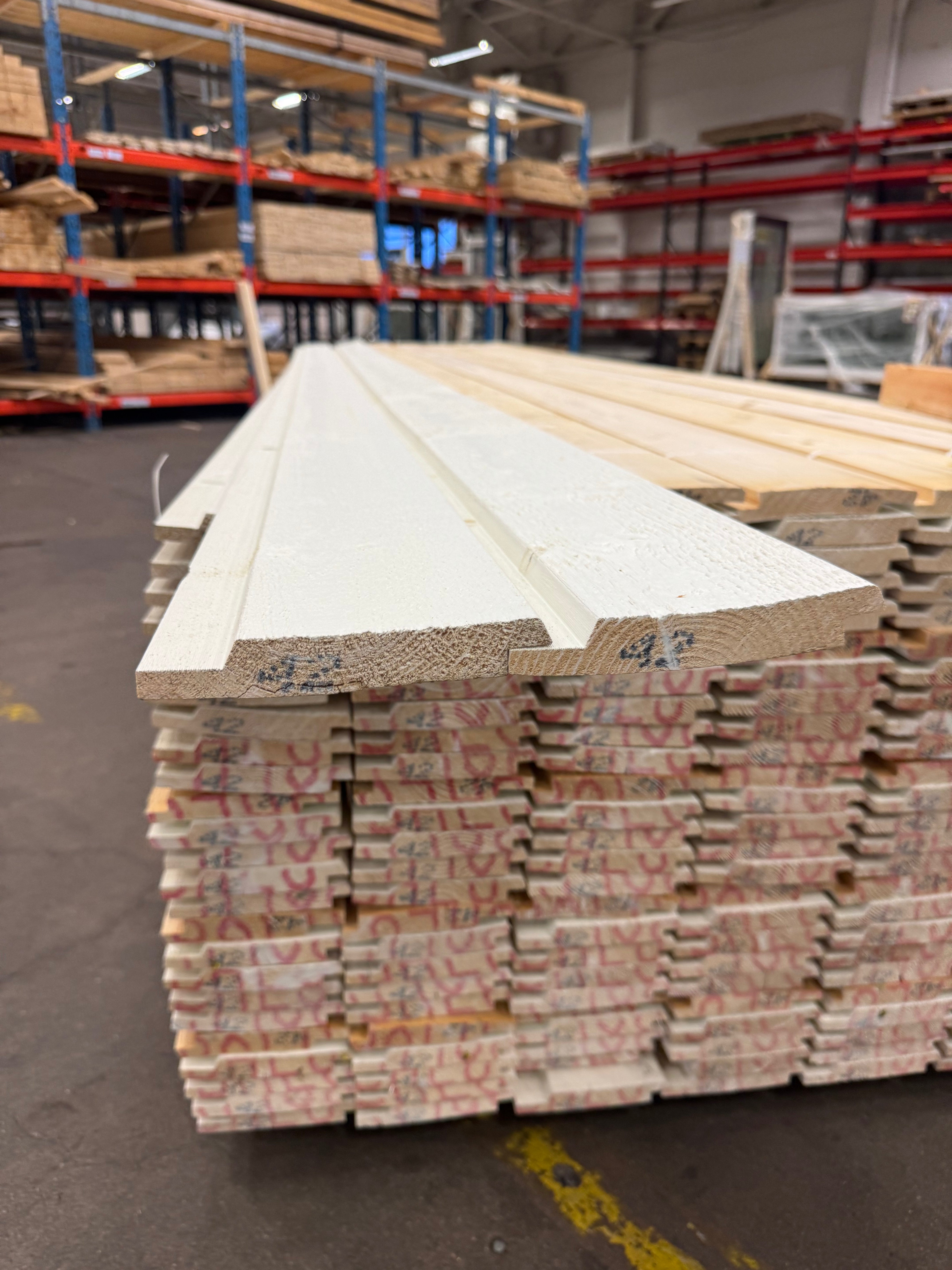 Falspanel 22x145 – 4.20m – Vit (Grund + Mellanstruken)