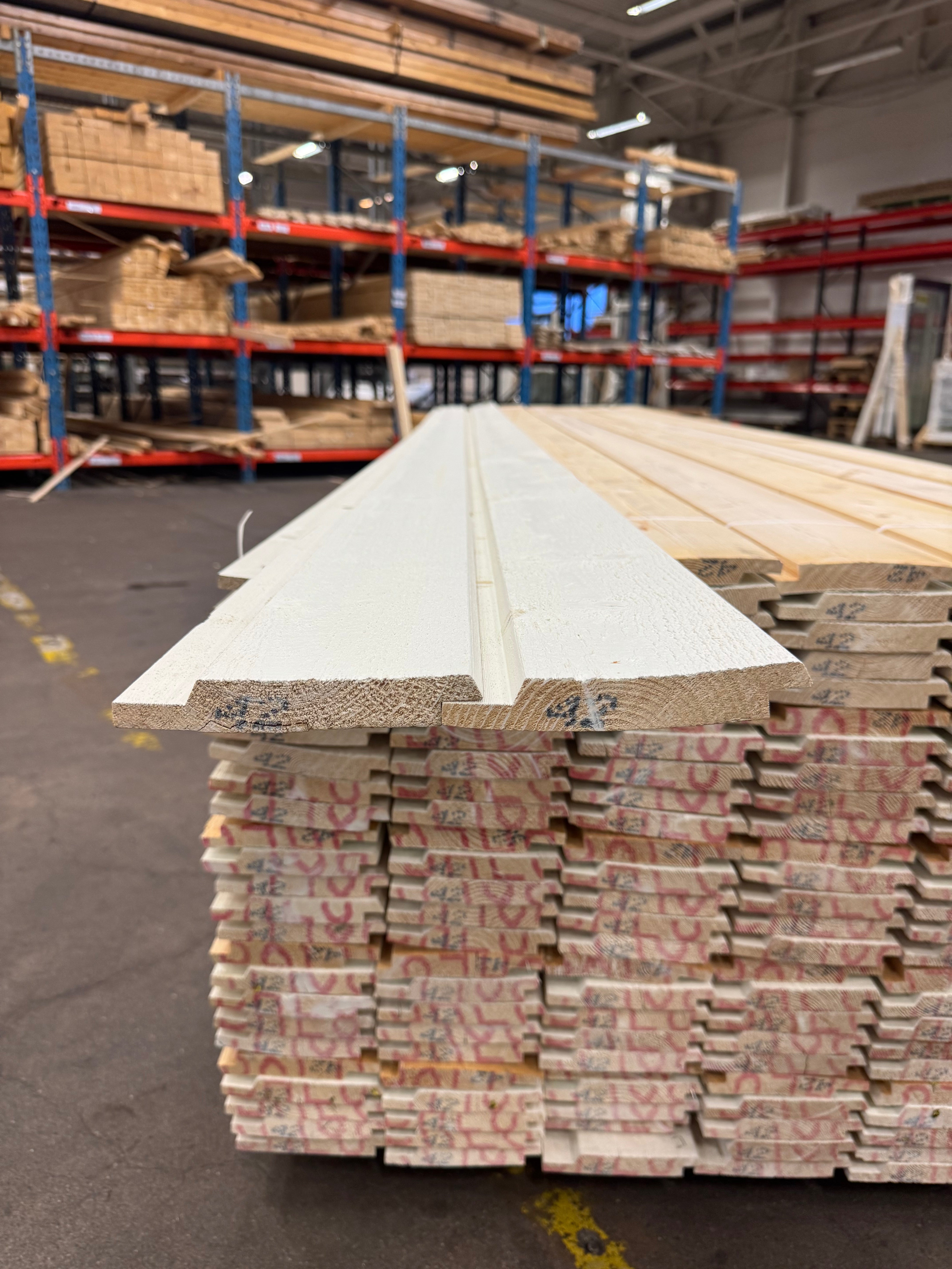 Falspanel 22x145 – 4.20m – Vit (Grund + Mellanstruken)