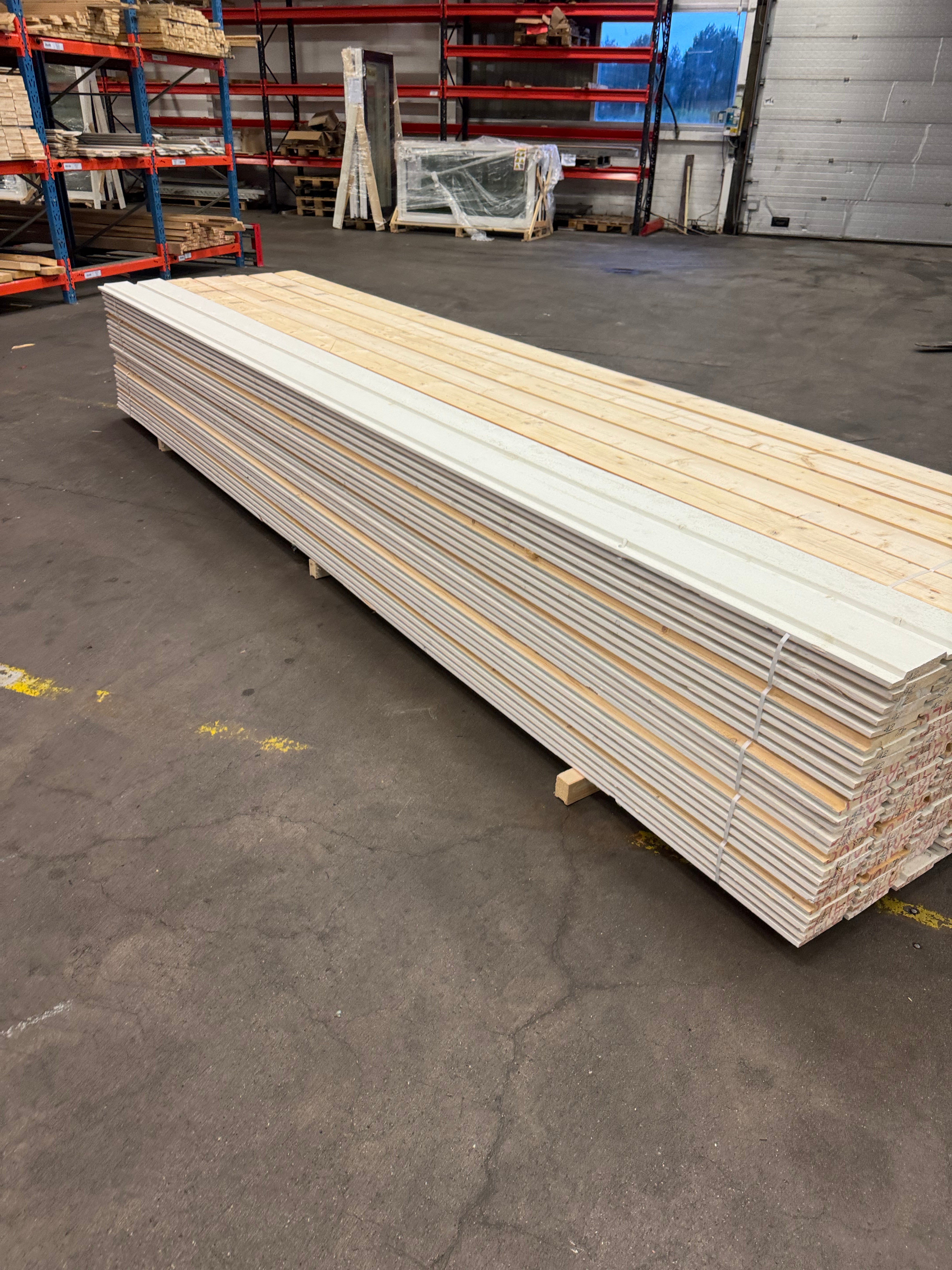 Falspanel 22x145 – 4.20m – Vit (Grund + Mellanstruken)