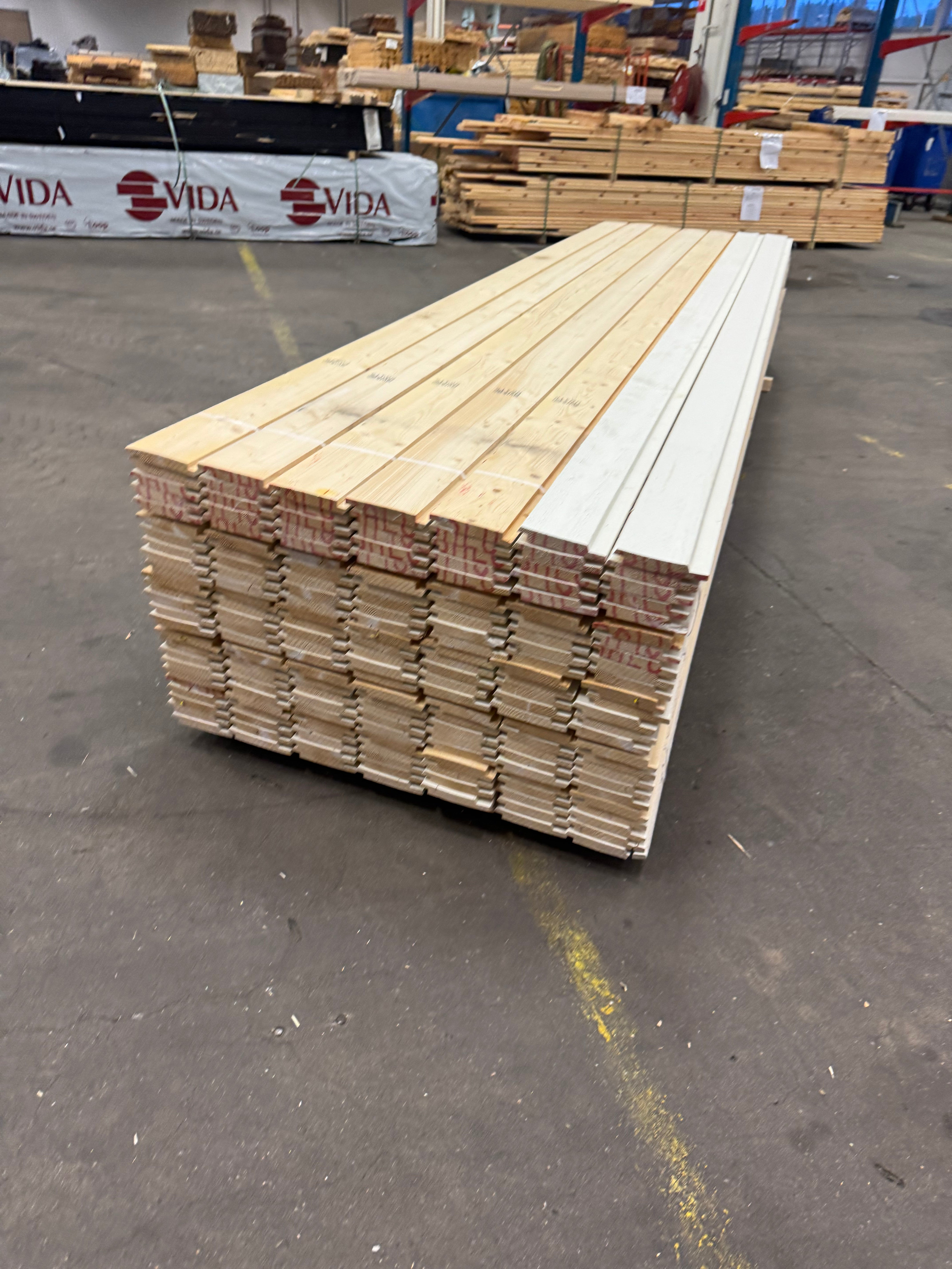 Falspanel 22x145 – 4.20m – Vit (Grund + Mellanstruken)