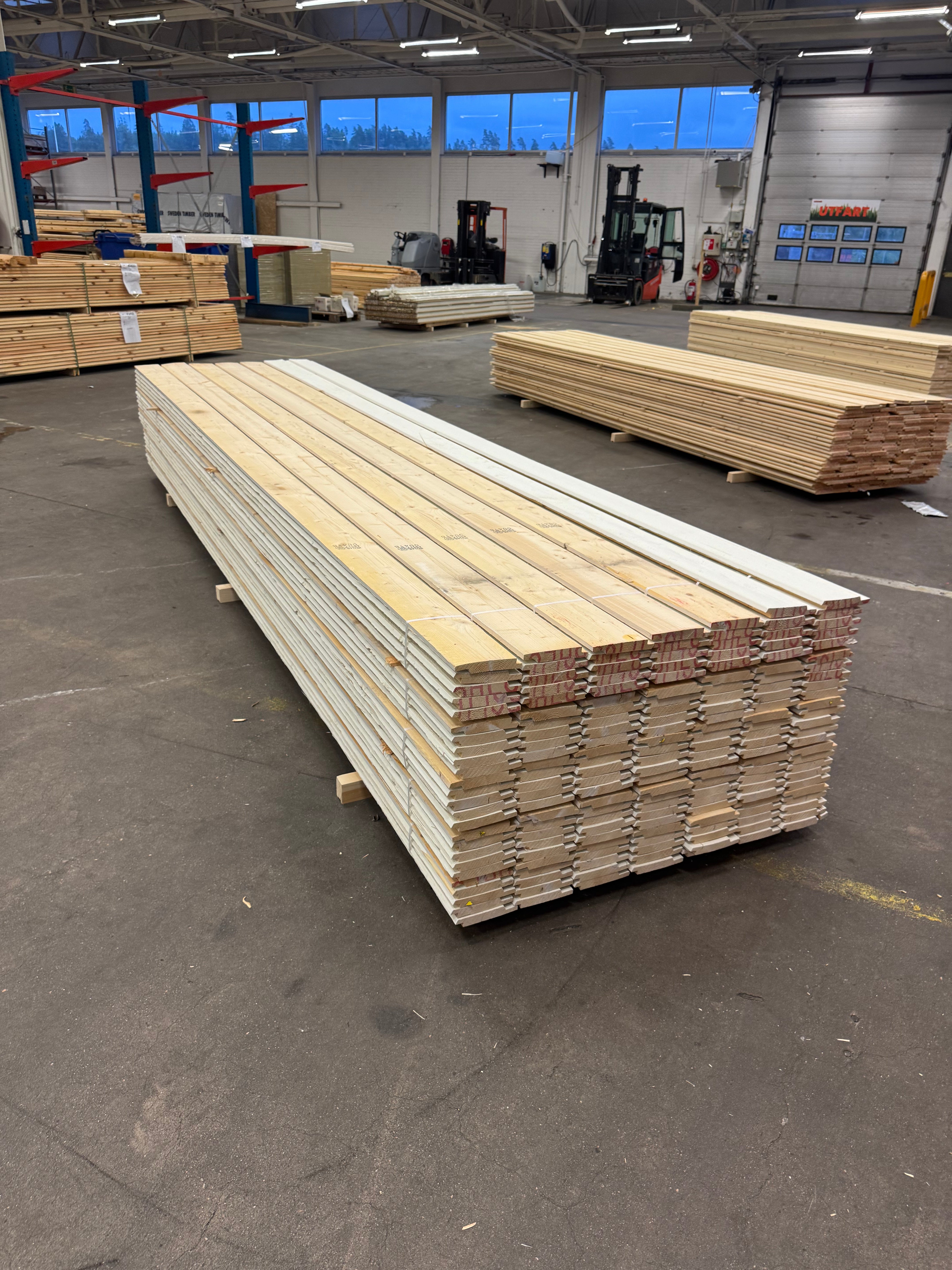 Paket Falspanel 22x145 – 4.20m – Vit (Grund + Mellanstruken) 175st