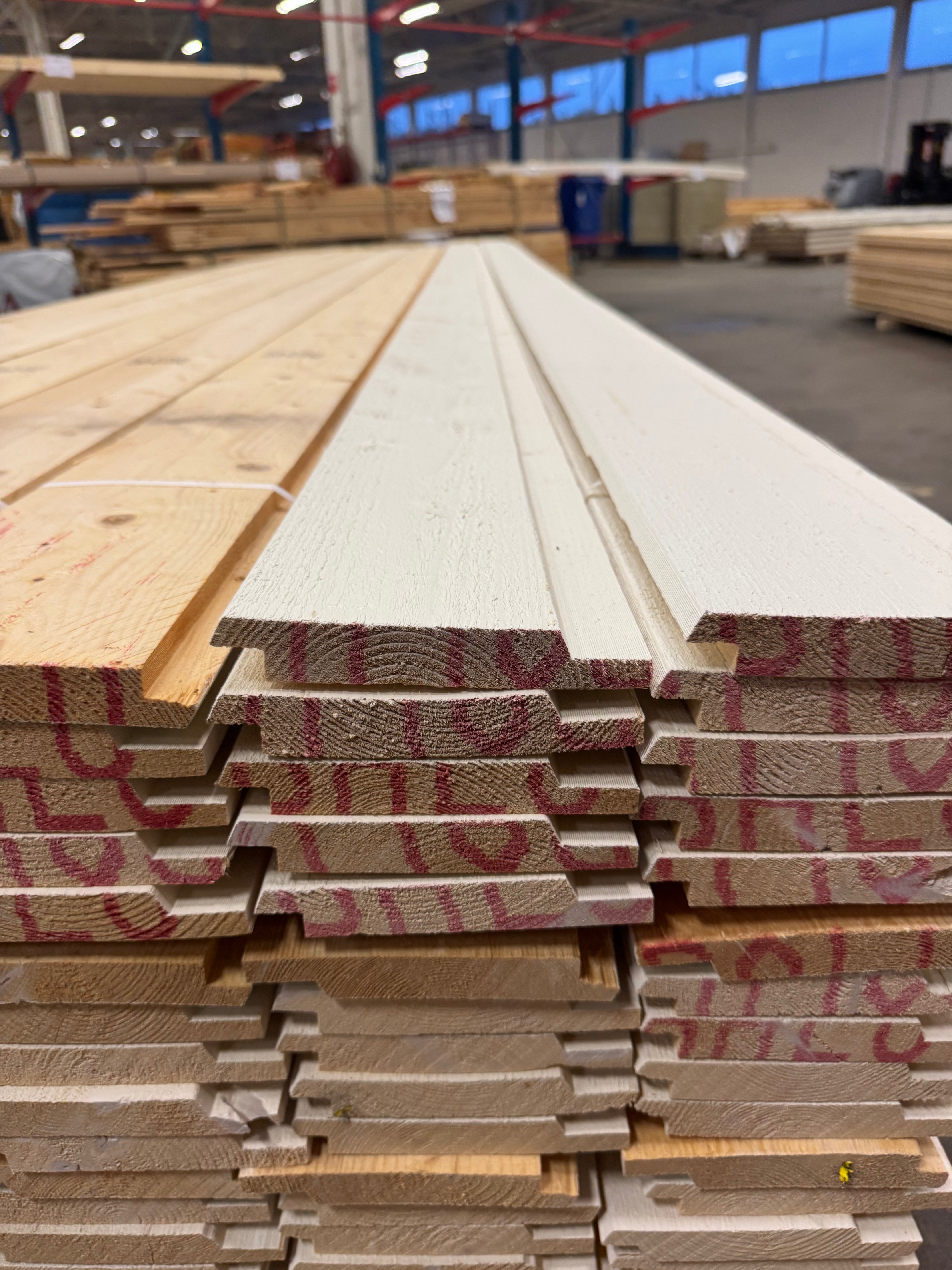 Falspanel 22x145 – 4.20m – Vit (Grund + Mellanstruken)