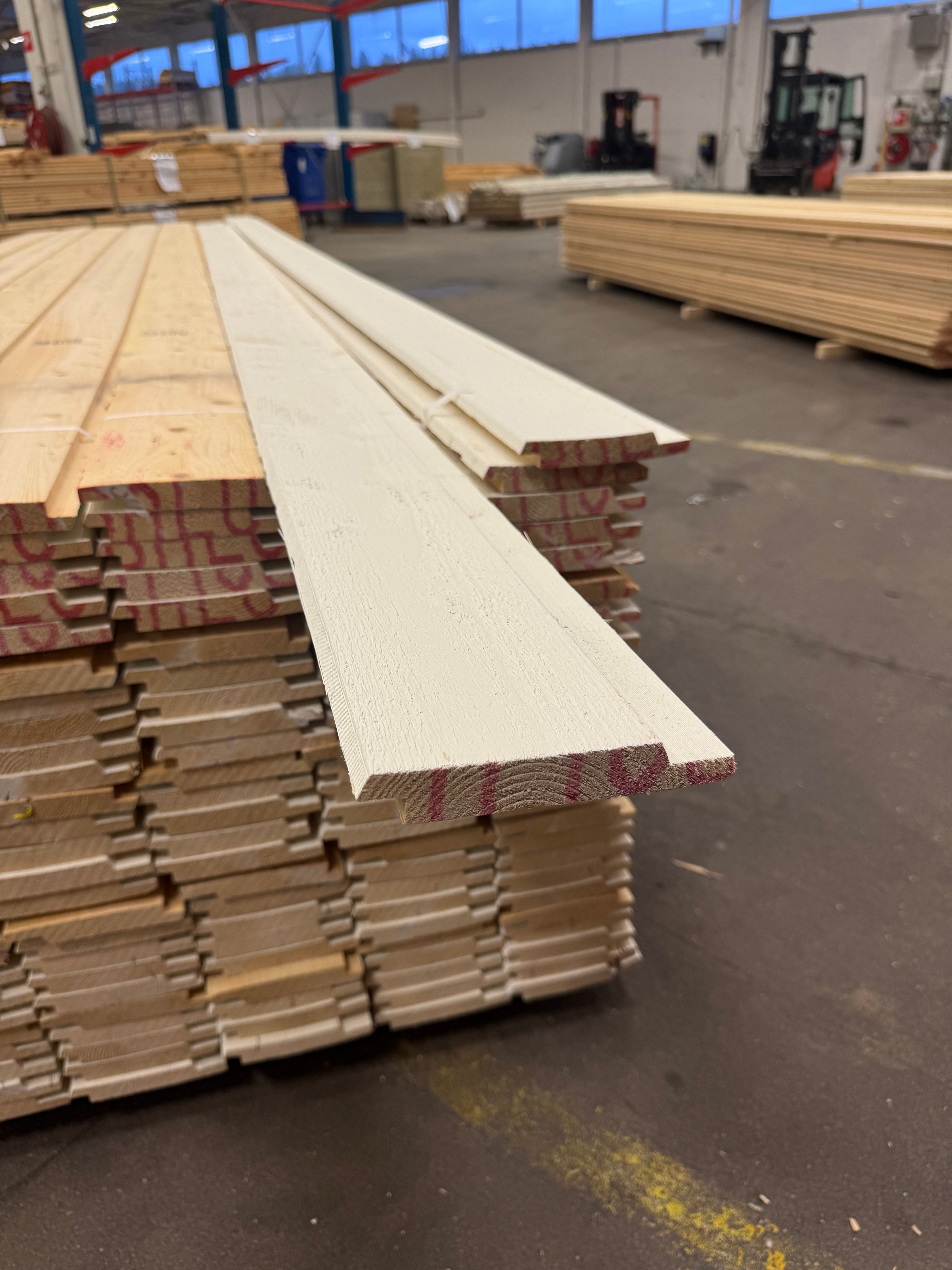 Paket Falspanel 22x145 – 4.20m – Vit (Grund + Mellanstruken) 175st