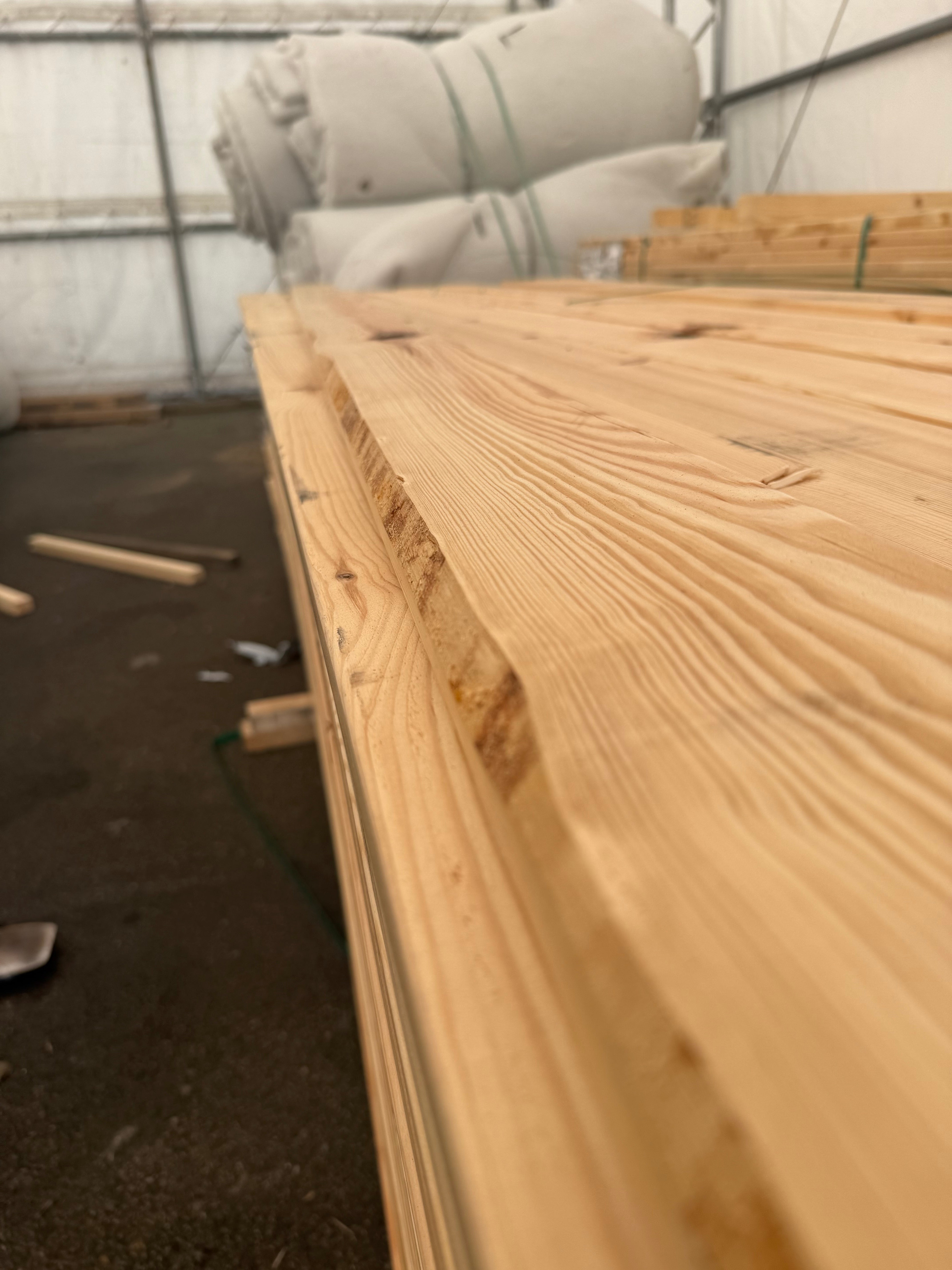Hyvlad 28x120mm – Obehandlad Furu (Andrasortering)