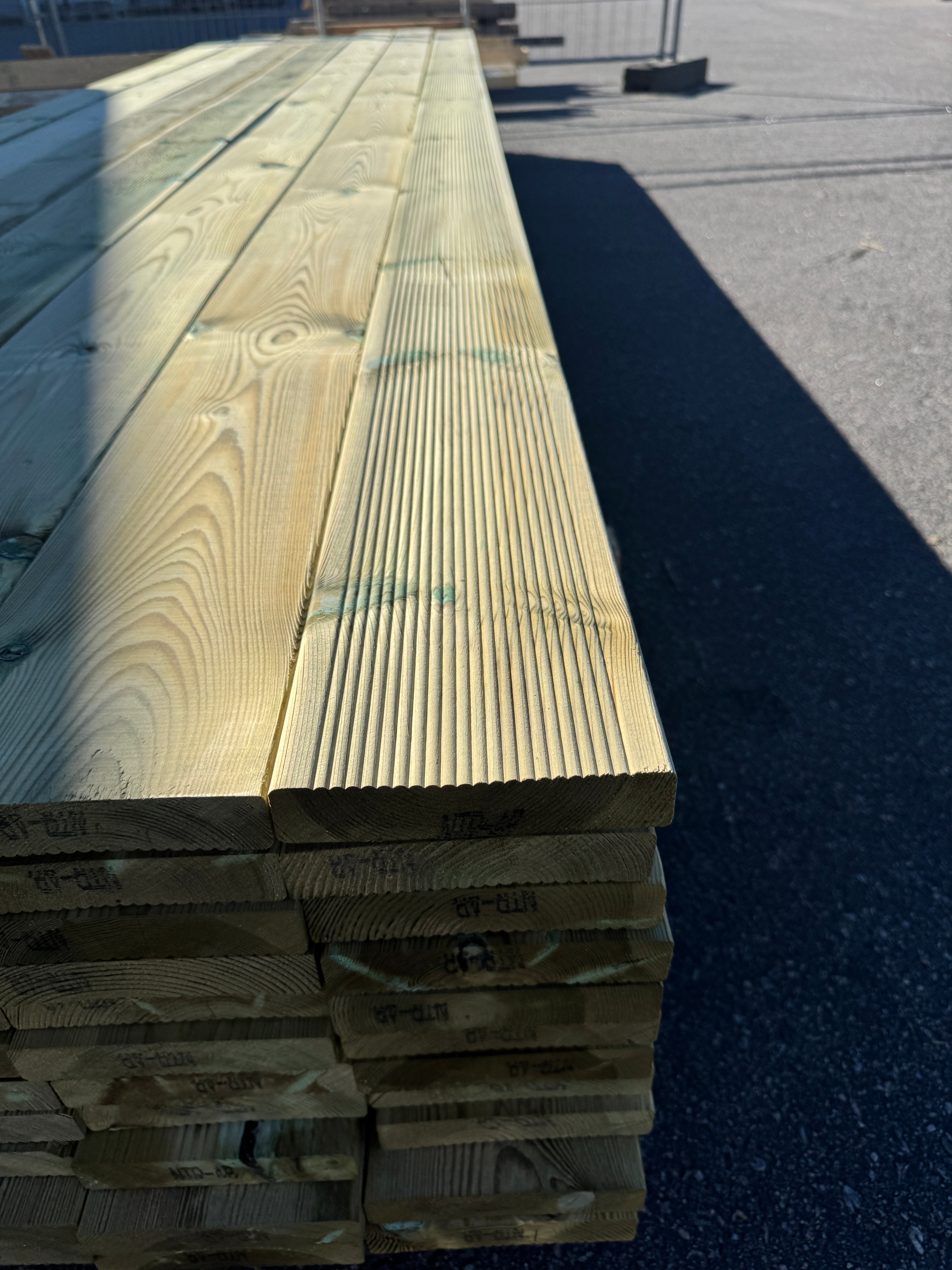 Paket Rillad Trall 28x145mm – 98 st (3,00 m, furu, NTR AB, B-sort)