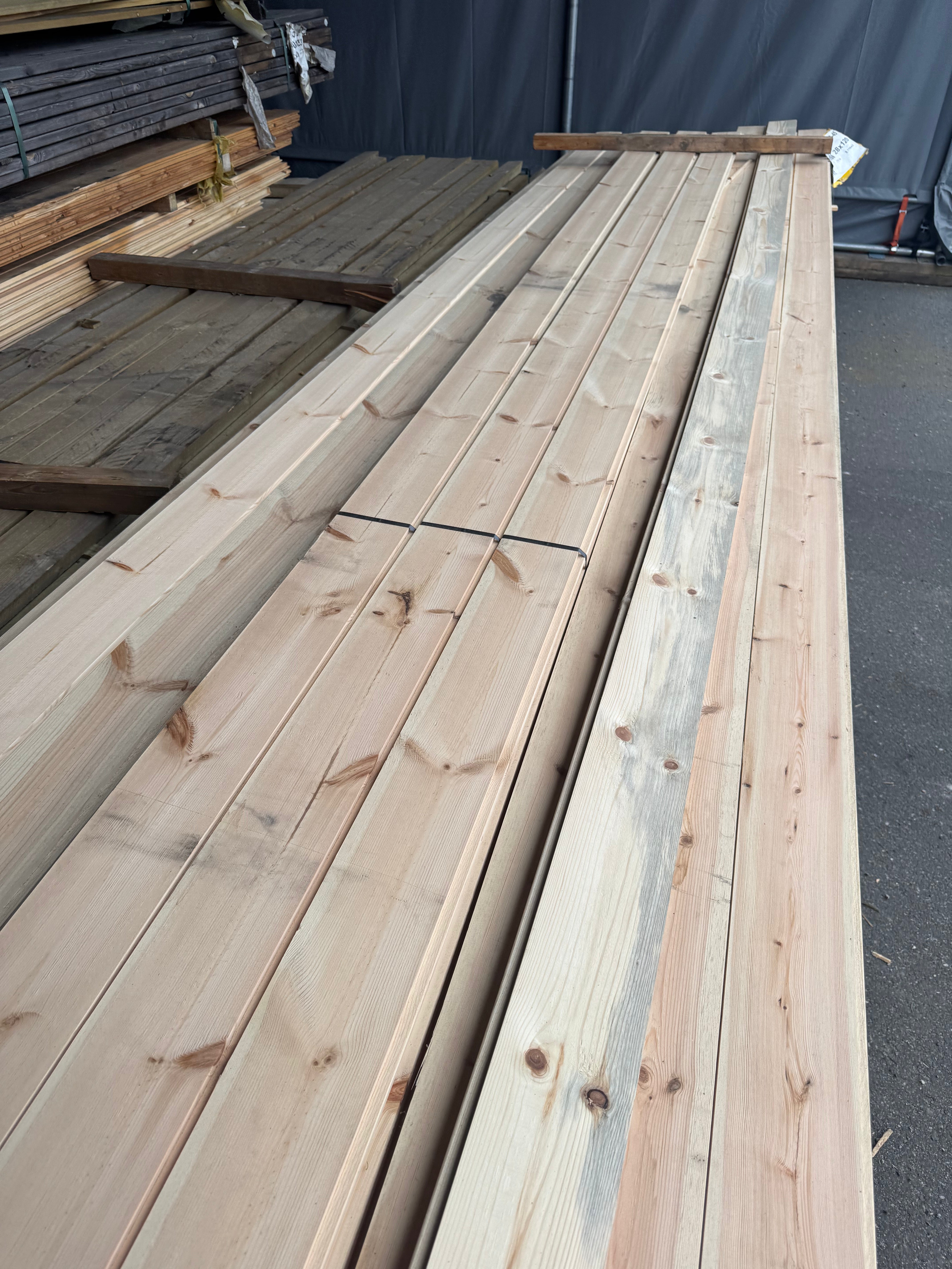 Paket Slätspont 28x120 furu FELHYVLAT