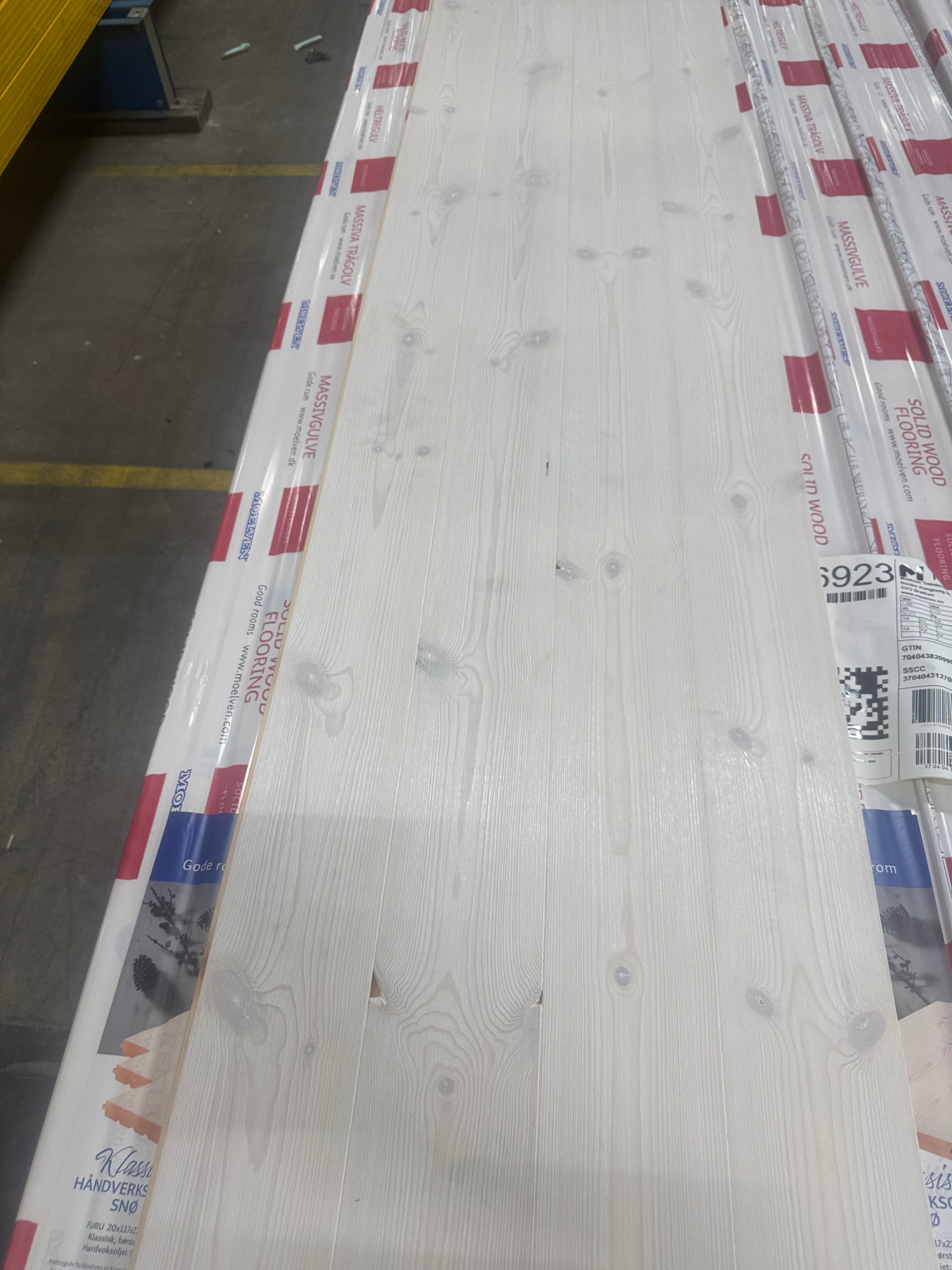 Moelven Furu Golv Snö 20x117mm - Per Bunt (4st 2,20m)