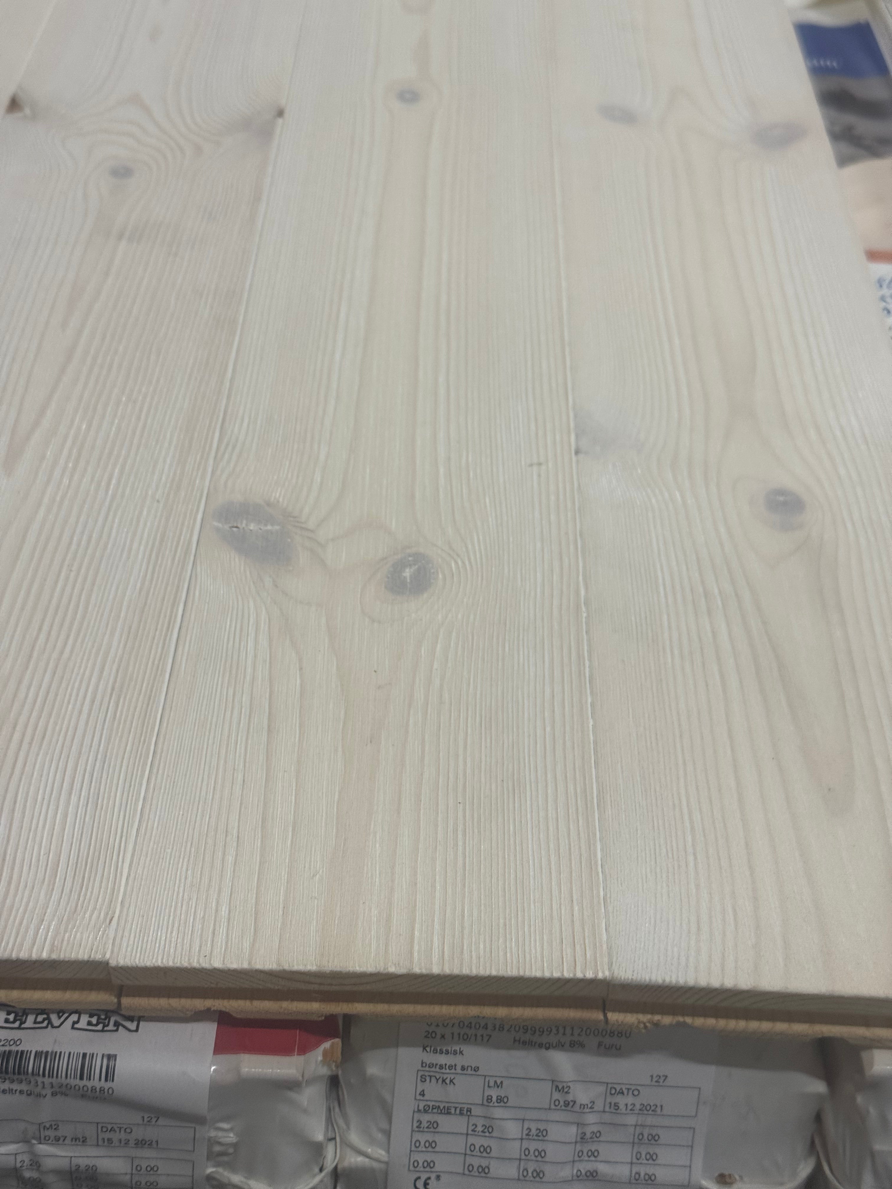 Moelven Furu Golv Snö 20x117mm - Per Bunt (4st 2,20m)